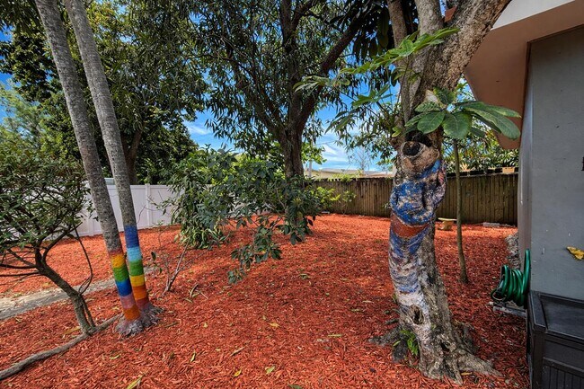 Building Photo - 1316 NE 2nd Ave