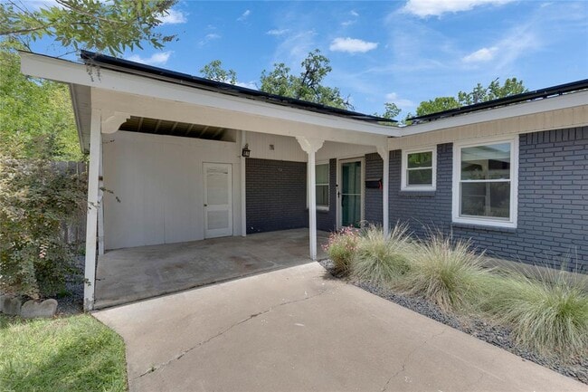 Building Photo - 2102 Bristol Dr