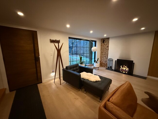 Building Photo - 204 Datura Dr