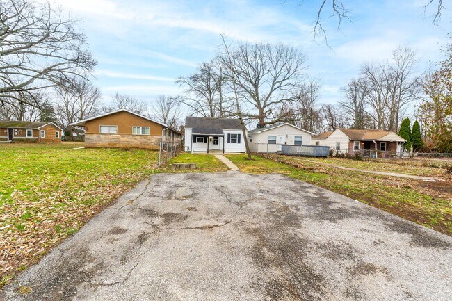 Building Photo - Fully Renovated 2BR Home with Modern Upgra...