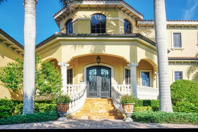 Building Photo - 1363 Oceanview Dr