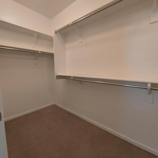 Building Photo - 1025 S 200th Ln