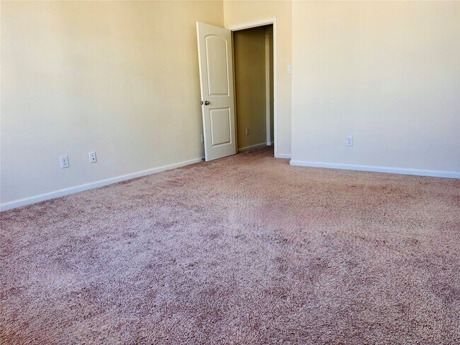 Building Photo - 10009 Spring Shadows Park Cir