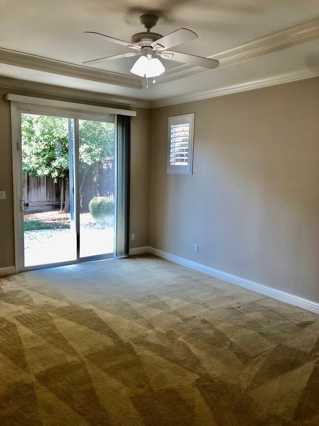 Building Photo - 550 Triple Crown Ct