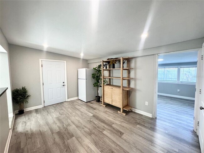 Building Photo - 3913 S Shade Ave