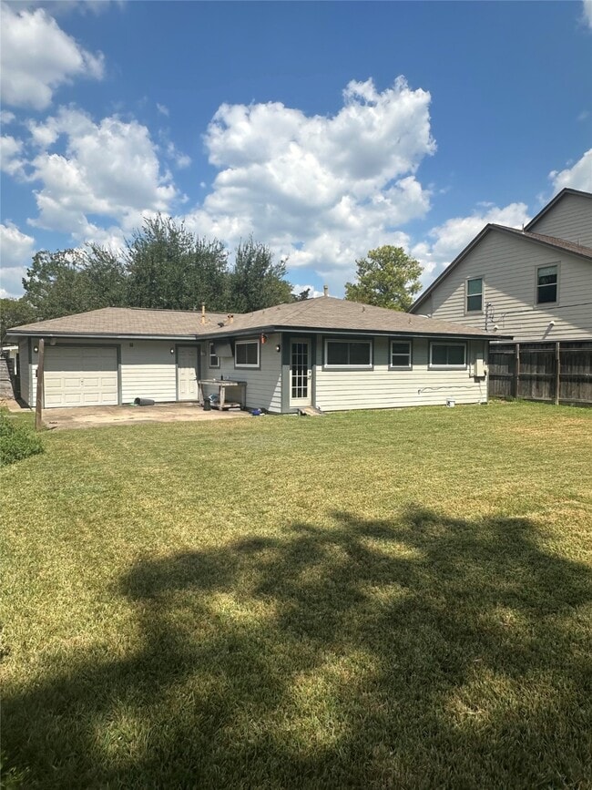 Building Photo - 5417 De Milo Dr