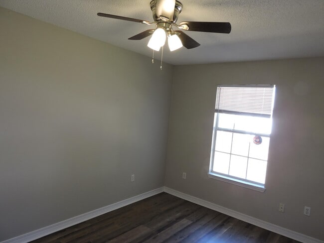 Building Photo - 265 Lindberg St