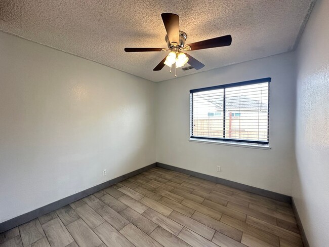 Building Photo - Four Bedroom