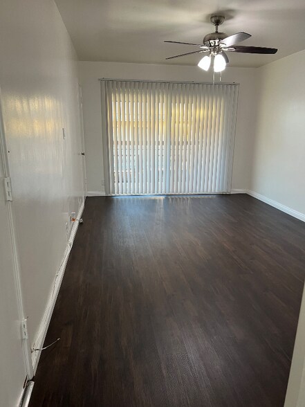 Building Photo - 214 W Maple St