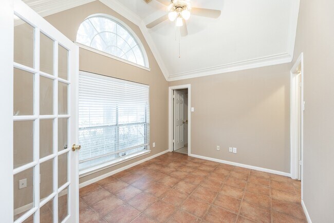 Building Photo - 7111 Glenwood Dr