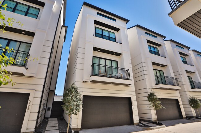 Building Photo - 5704 Fairdale Ln