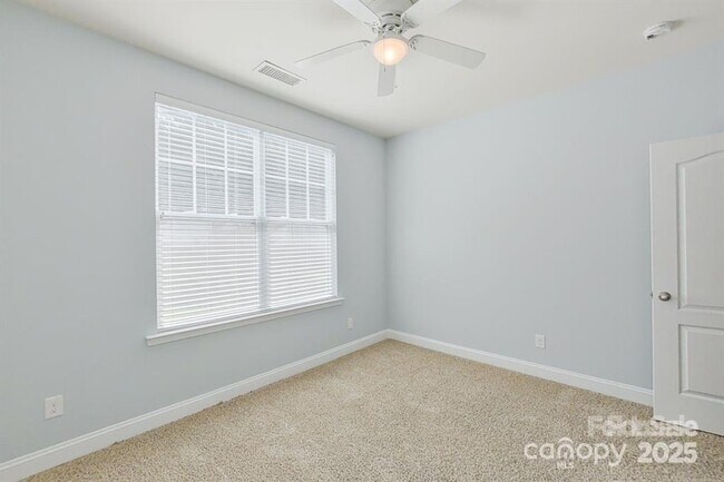 Building Photo - 149 Glade Vly Ave