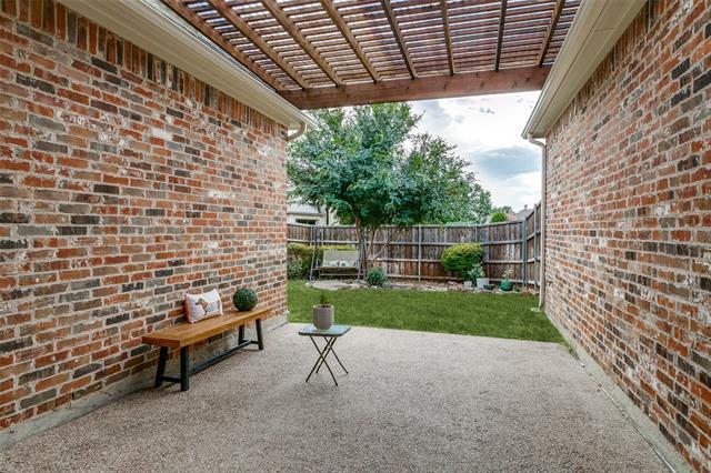 Building Photo - 412 Red Castle Dr