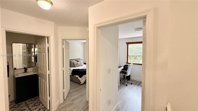 Building Photo - 5725 NW 114th Path