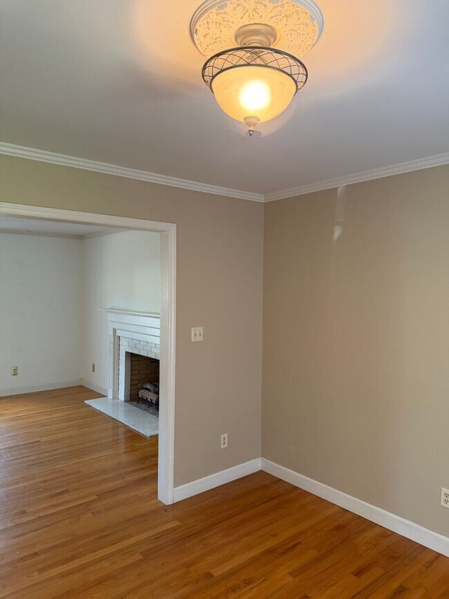 Building Photo - 105 Demille Dr