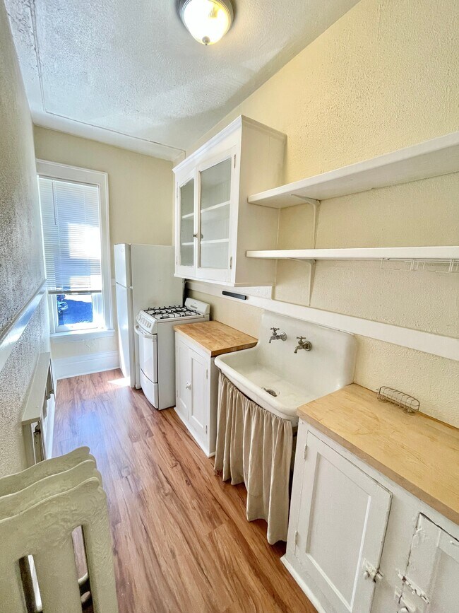 photo aug 29 2023, 11 32 22 am - Cross Apartments