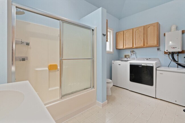 Building Photo - Spacious 4BR Turn-of-the-Century Charmer in the Heart of Bremerton!