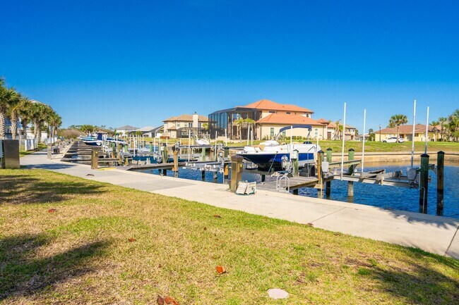 Building Photo - Welcome to Coastal Living at its Finest!