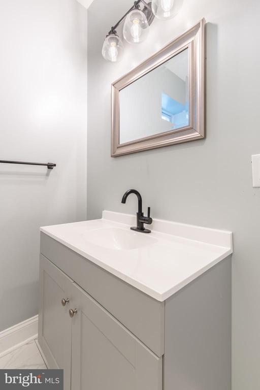 Building Photo - 1312 W Seltzer St