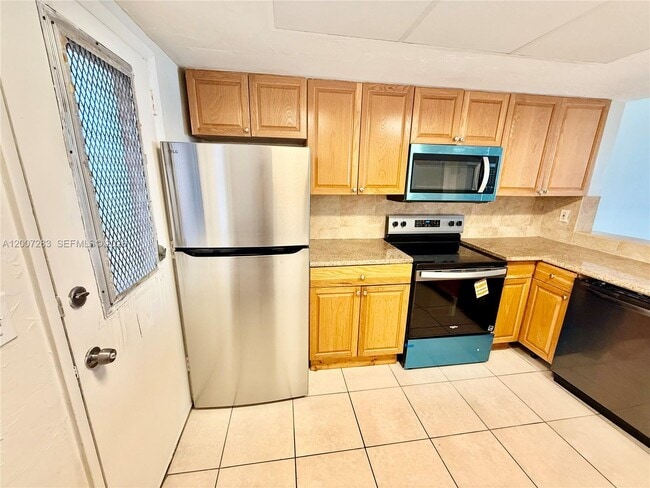 Building Photo - 1591 NE Miami Gardens Dr