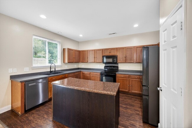 Building Photo - 8831 Kellum Dr