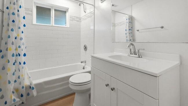 Building Photo - Beautifully Remodeled Bellevue Home in Prime Location