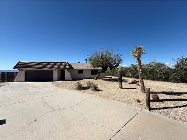 Building Photo - 883 Los Flores St