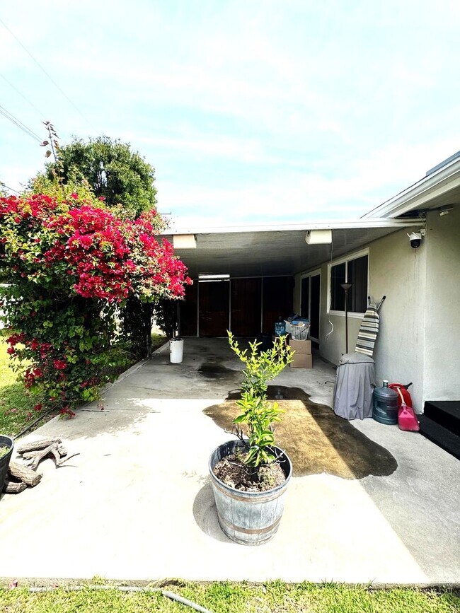 Building Photo - Rare 3 Bed Solar Home for Rent in Pomona Near Claremont & La Verne | Yard, Office, Garage