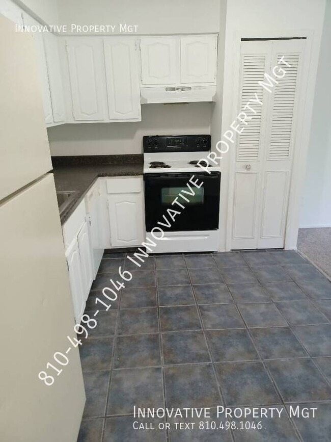 Building Photo - 6012 Holiday Gardens Dr