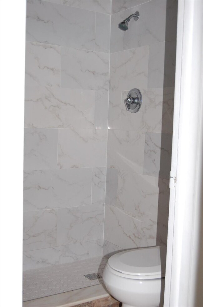 Building Photo - 622 NW 13th St