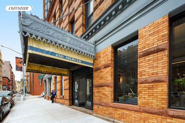 Building Photo - 250 Mercer St