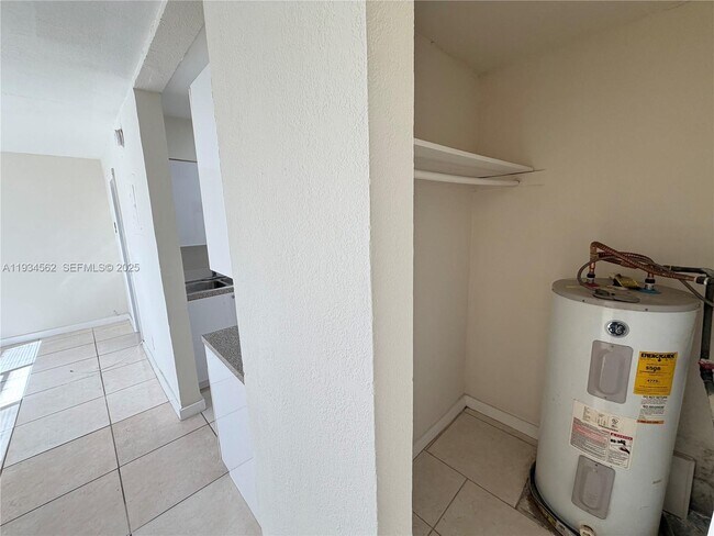 Building Photo - 2571 NW 13th Ct