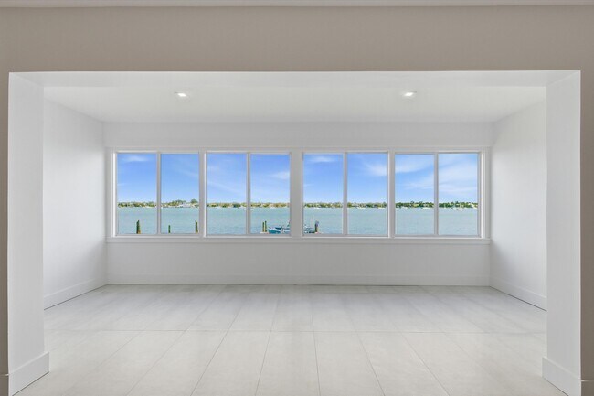 Building Photo - 300 53rd St