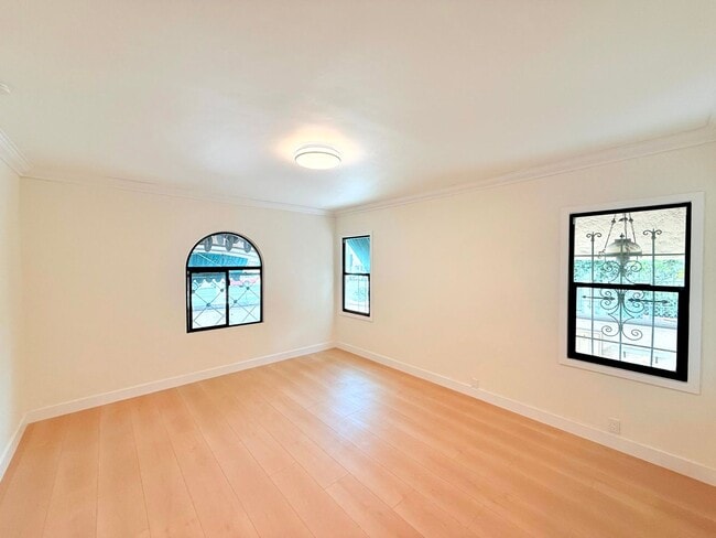 Building Photo - 6130 Whitsett Ave