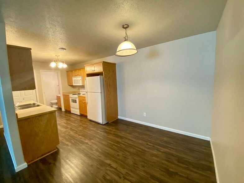 Kitchen - 1115 Westport Beach Way