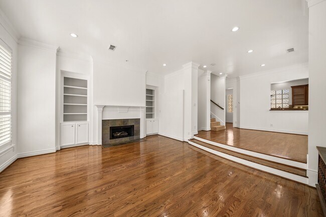 Building Photo - 1902 Greenwich Pl Dr