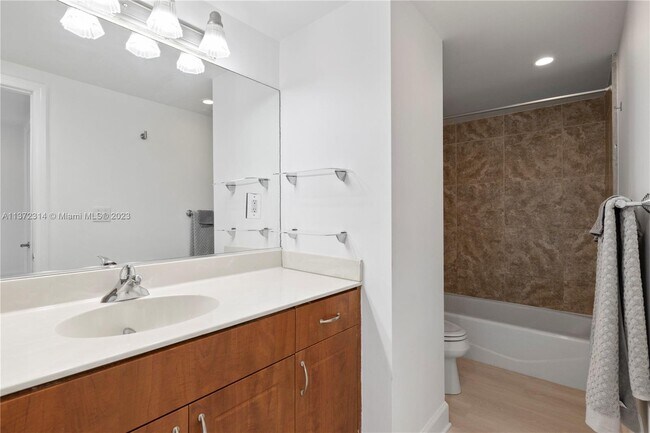 Building Photo - 401 69th St