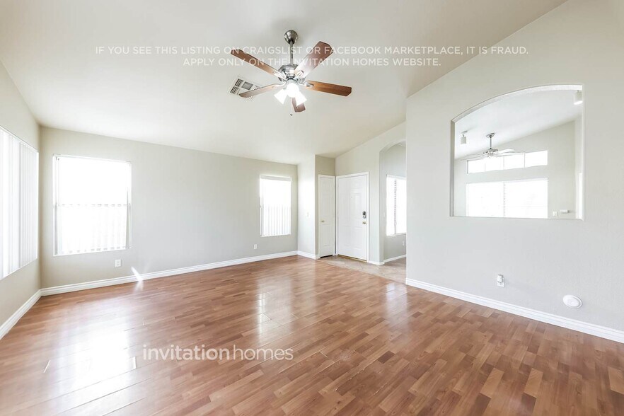 Building Photo - 2406 S Navajo Way