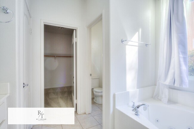 Building Photo - 3879 Bella Villagio Ave