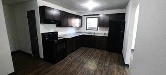 Building Photo - 440 W Main St