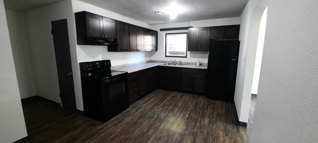 Building Photo - 440 W Main St