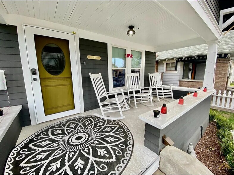 Building Photo - 1725 Maple Ave