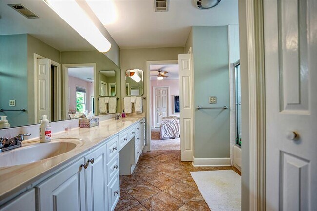 Building Photo - 958 Glenverness Dr