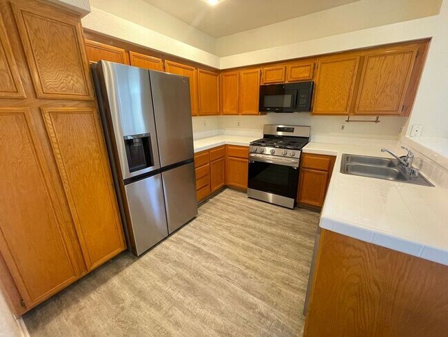 Building Photo - To schedule a viewing, call Wally Fellman at 702-493-9787