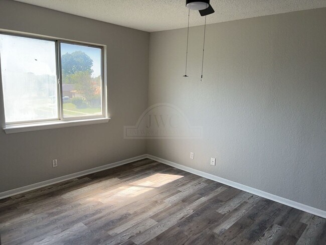 Building Photo - 2802 Delta Cir