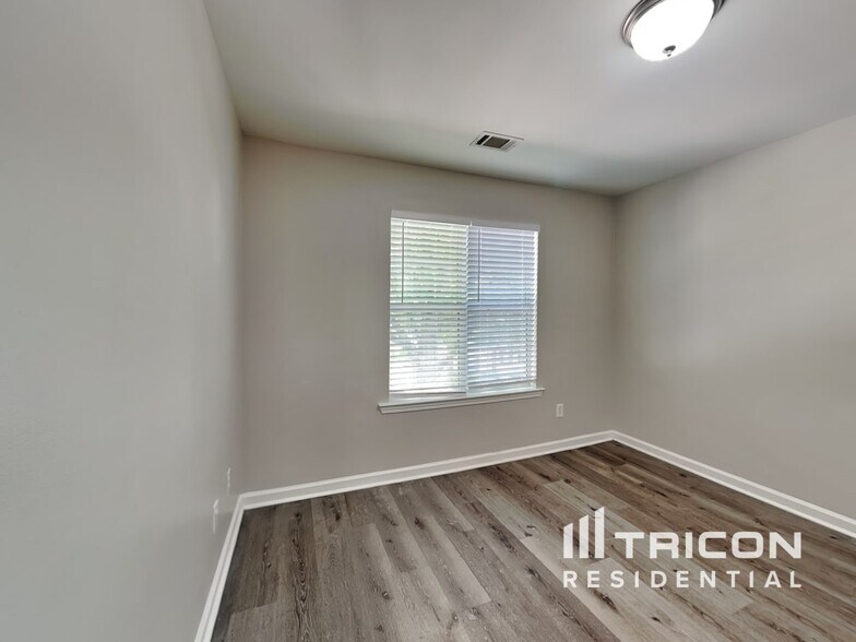 Building Photo - 606 Brookwater Dr