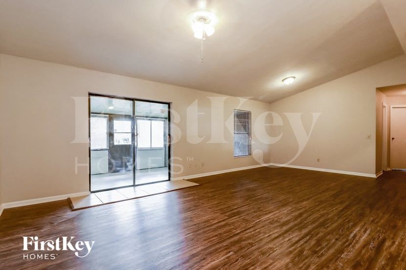 Building Photo - 1907 Landside Dr