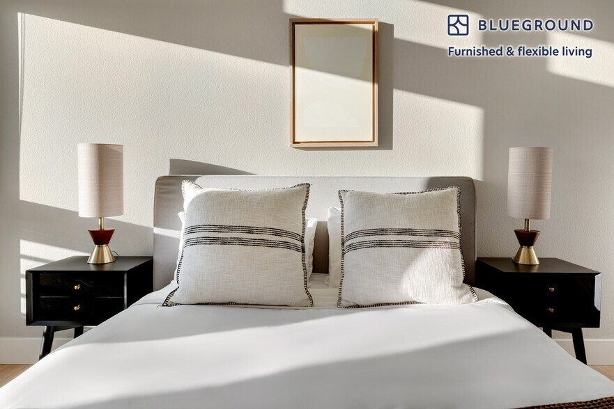 Building Photo - 555 E Evelyn Ave