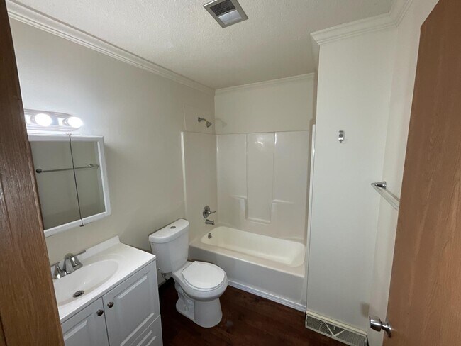 Building Photo - 388 Rose Ln
