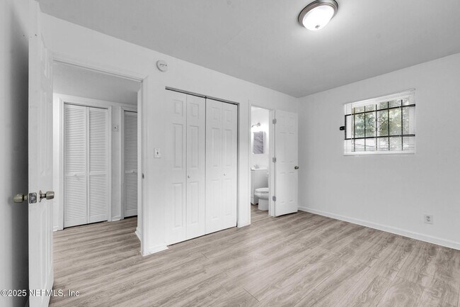 Building Photo - 9155 Sibbald Rd
